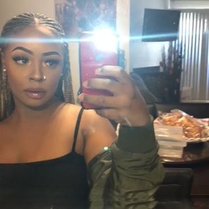 Meet your Posher, Mia